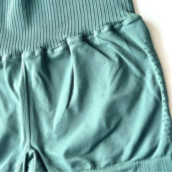 🌸NWOT Free People Movement Good Karma Dark Green Running Shorts. Size: M/L - Picture 5 of 8
